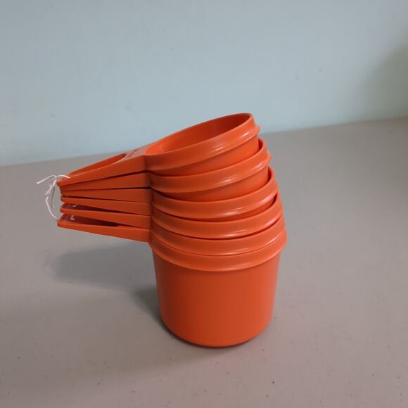 Orange Tupperware Measuring Cups Plastic, Set of 5 Pieces vintage - Picture 1 of 2